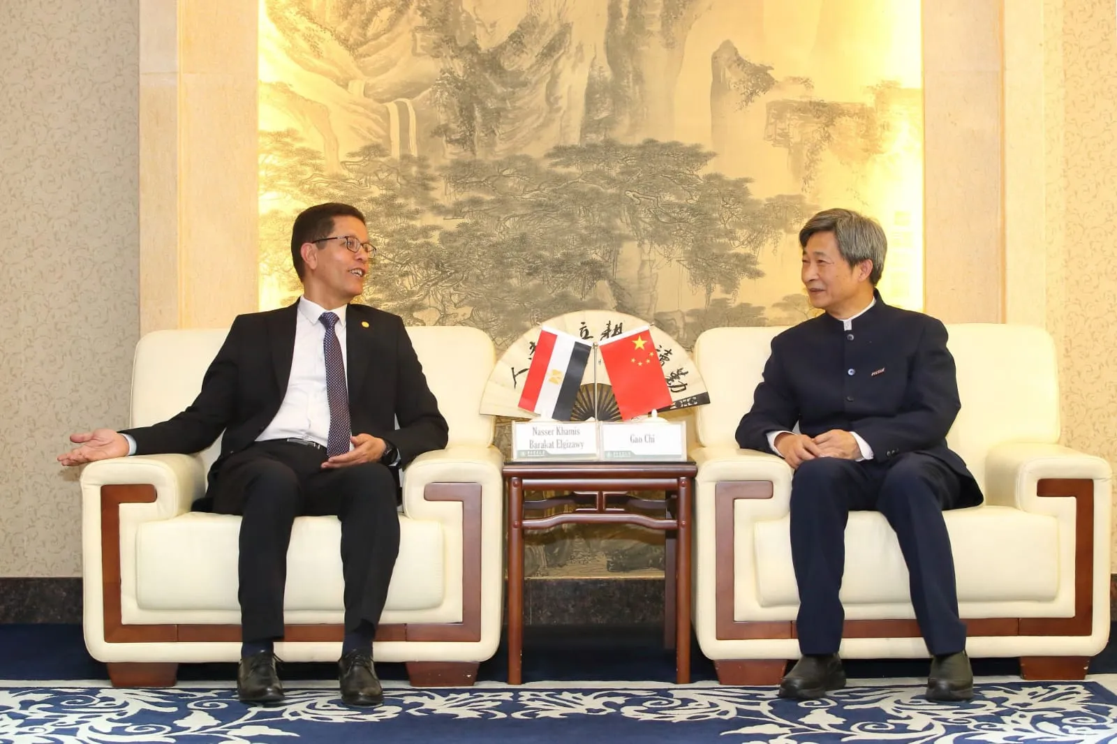 رئيس جامعة بنها يعقد لقاءً مع رئيس جامعة وسط الصين الزراعية