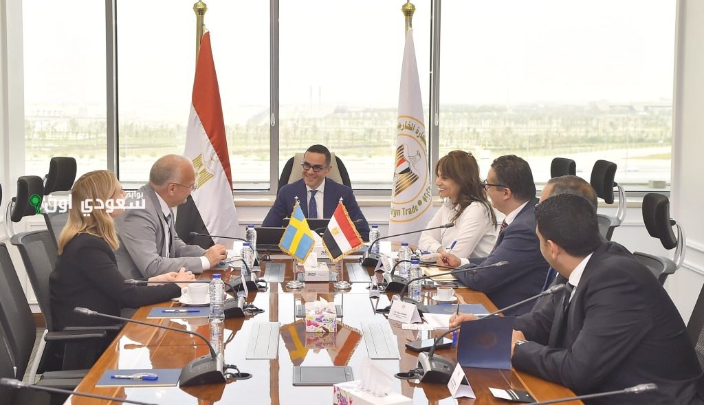 وزير الاستثمار يستقبل نظيره السويدي لتعزيز العلاقات الاقتصادية بين البلدين.