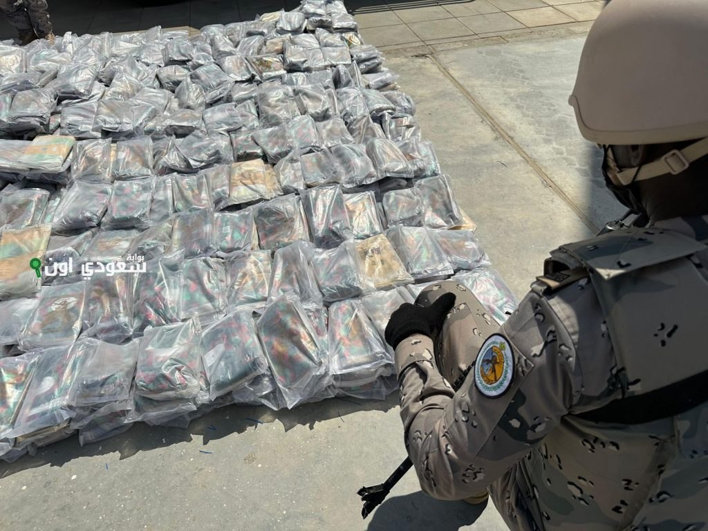 «مكافحة المخدرات» في الرياض تلقي القبض على شخصين بتهمة ترويج مواد مخدرة