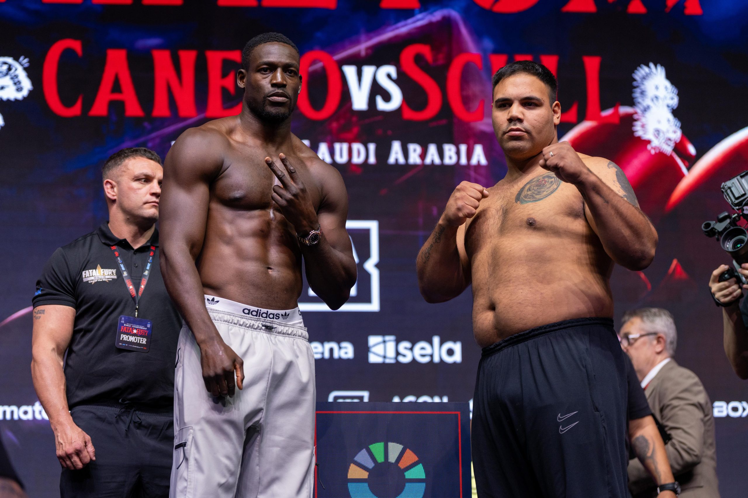 يجمع كانيلو وسكول في الرياض وسط ترقب عالمي