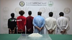 الشرطة في جدة ت apprehend مقيمين بتهمة ترويج 1 6 كيلوغرام من مادة شبو