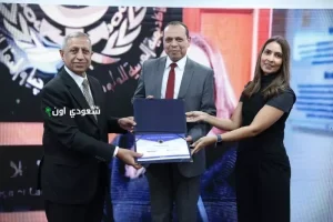 رئيس الأكاديمية العربية للعلوم يدعم التعليم الرقمي بتكريم مستخدمي الكتب الإلكترونية