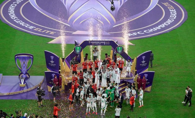 الأهلي يتوج بدوري أبطال