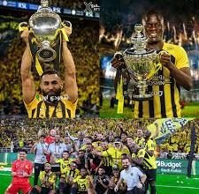 الاتحاد يحتفل بلقب دوري روشن