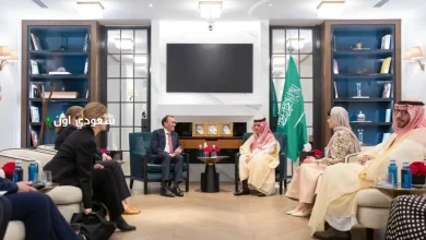 وزير الخارجية في الدولة مع نظيره الإسباني