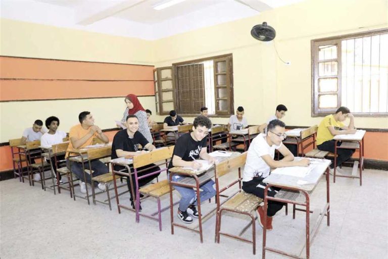 تونس: وزارة التربية توضح حقيقة حذف دروس من منهج الرياضيات للثانوي