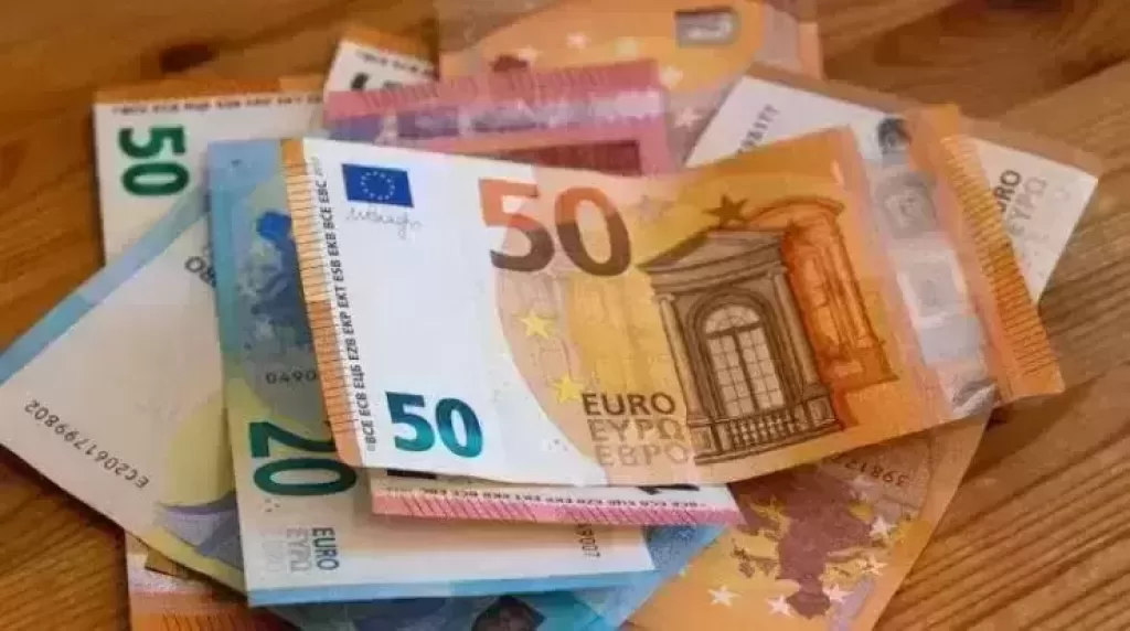 سعر اليورو اليوم الأربعاء