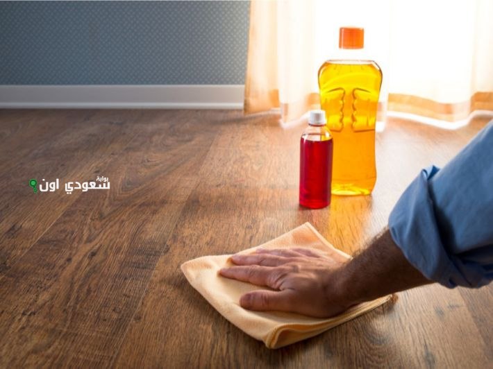 امسحي الخشب بنقطة خل وزيت زيتون وهتشوفيه بيلمع