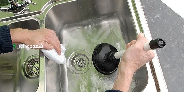 ما هي افضل طرق تنظيف حوض المطبخ
