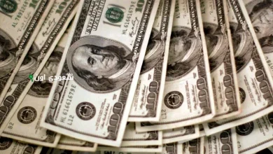 الدولار ينخفض إلى أقل مستوى له منذ ثلاث سنوات ونصف