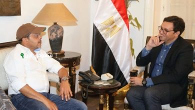 لقاءً بين الدكتور أحمد فؤاد هنو وزير الثقافة والنجم الكوميدي محمد هنيدي