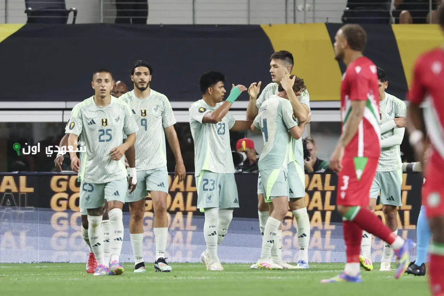 المكسيك تتجاوز سورينام