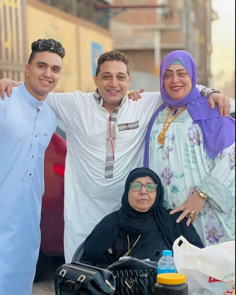 رضا البحراوي يحتفل بالعيد مع عائلته