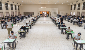 طلاب الصفين العاشر والحادي عشر يختتمون اختباراتهم اليوم