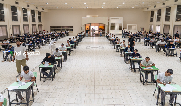 طلاب الصفين العاشر والحادي عشر يختتمون اختباراتهم اليوم
