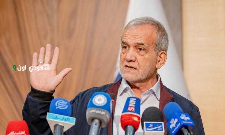 الرئيس الإيراني يؤكد استمرار الأنشطة النووية وعدم التنازل تحت أي ظرف من الظروف