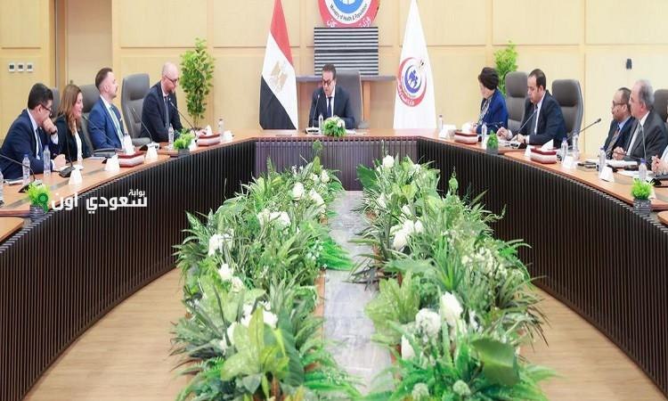 وزير الصحة يبحث مع