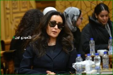 لطيفة تقدم العزاء لصلاح الشرنوبي بعد وفاة شقيقها وتؤجل إصدار ألبومها الجديد