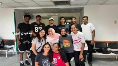 شباب وشابات الطائرة الشاطئية