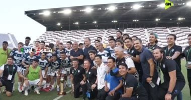 محمد يحيى وسيف الوزيرى يقدمان كأس التحدى لباتشوكا بعد الفوز