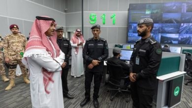 وزير الإعلام يطلع على سير العمل في مركز العمليات الأمنية الموحدة (911) بمكة المكرمة