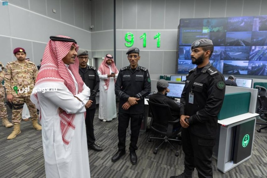 وزير الإعلام يطلع على
