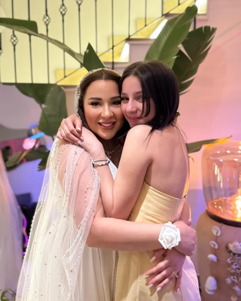 ابنة أسما شريف منير في زفاف والدتها