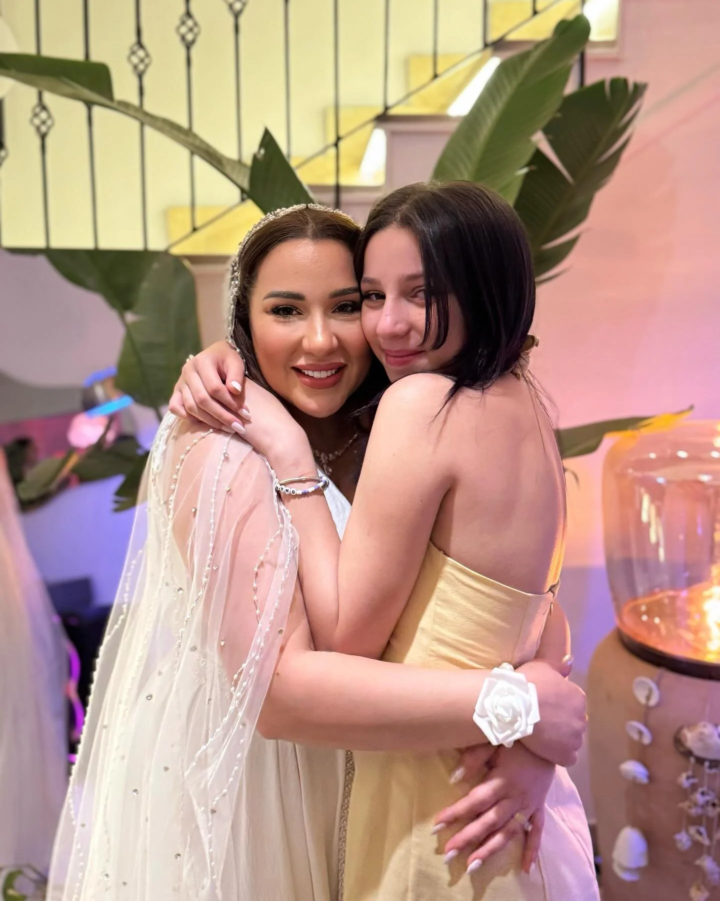 ابنة أسما شريف منير في زفاف والدتها