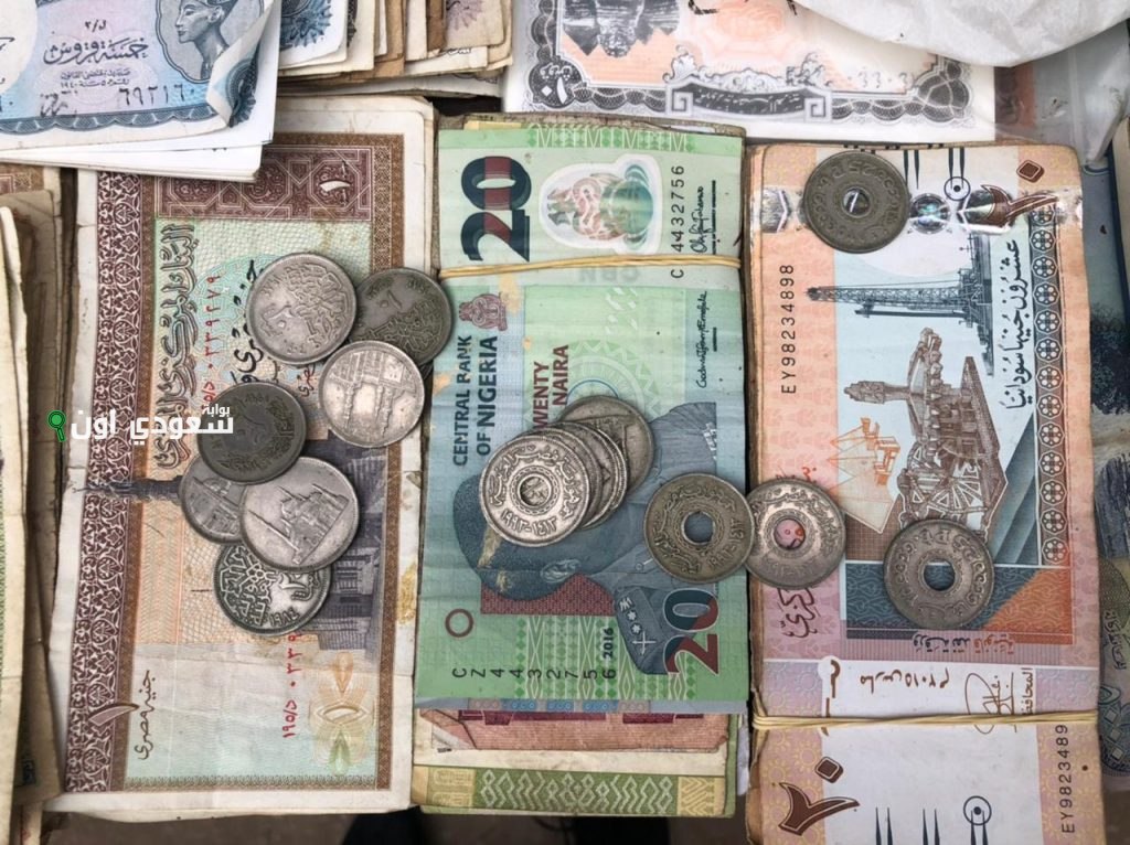 ضبط مواطن مخالف لنظام الآثار بتهمة حيازة وبيع عملات قديمة نادرة
