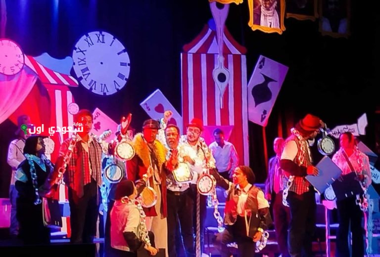 قوميه سوهاج تعرض مسرحية "سترة"