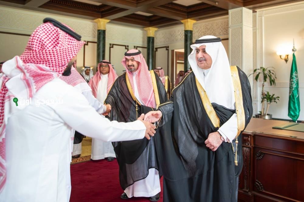 أمير تبوك يستقبل وكلاء ومنسوبي الإمارة