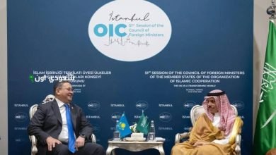 وزير الخارجية مع نظيره الكازاخستاني