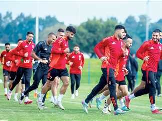 مران بسيط للاعبي الأهلي قبل مباراة بورتو في المونديال