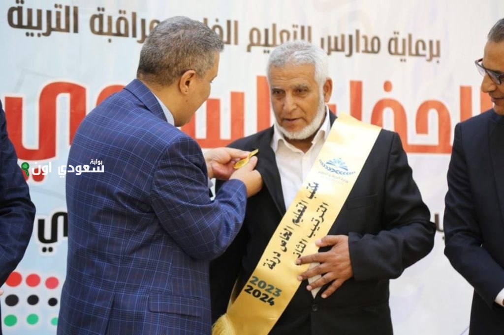 «الزارع» يقدّم تكريمًا لمديري مكاتب التعليم تقديرًا لجهودهم المتميزة