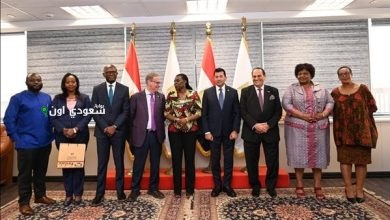 وزير الرياضة يناقش تطورات العمل
