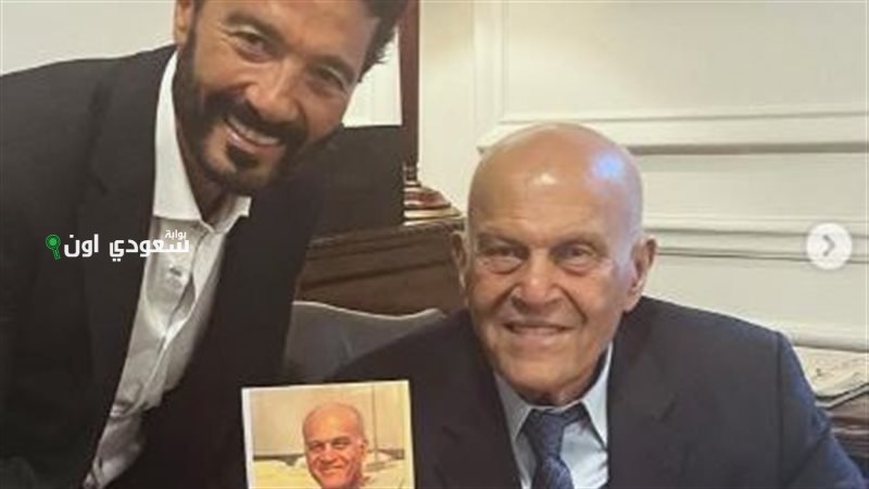 خالد النبوي وسير مجدي يعقوب في حفل توقيع كتابه