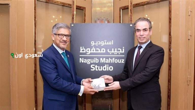 خلال زيارة استوديو نجيب محفوظ بماسبيرو المسلماني يقدم سيرة أم كلثوم لسفير باكستان
