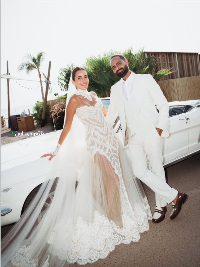أمينة خليل تحتفل بزفافها في اليونان