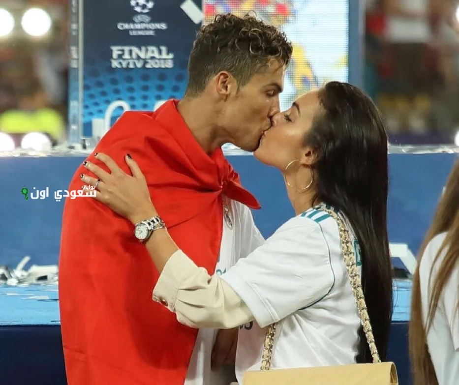 رونالدو ومحبوبته جورجينا يحتفلان بفوز البرتغال بكأس الأمم الأوروبية في صورة مميزة