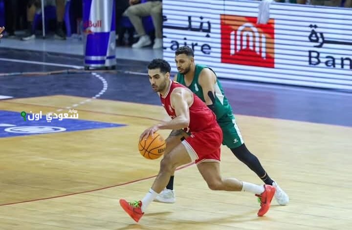 الأهلي يتوج بلقب دوري