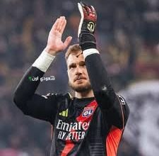 لوكاس بيري