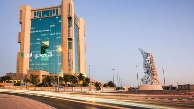 ضبط مقيم يقوم بتفريغ صهريج صرف صحي في شبكة تصريف مياه الأمطار بجدة