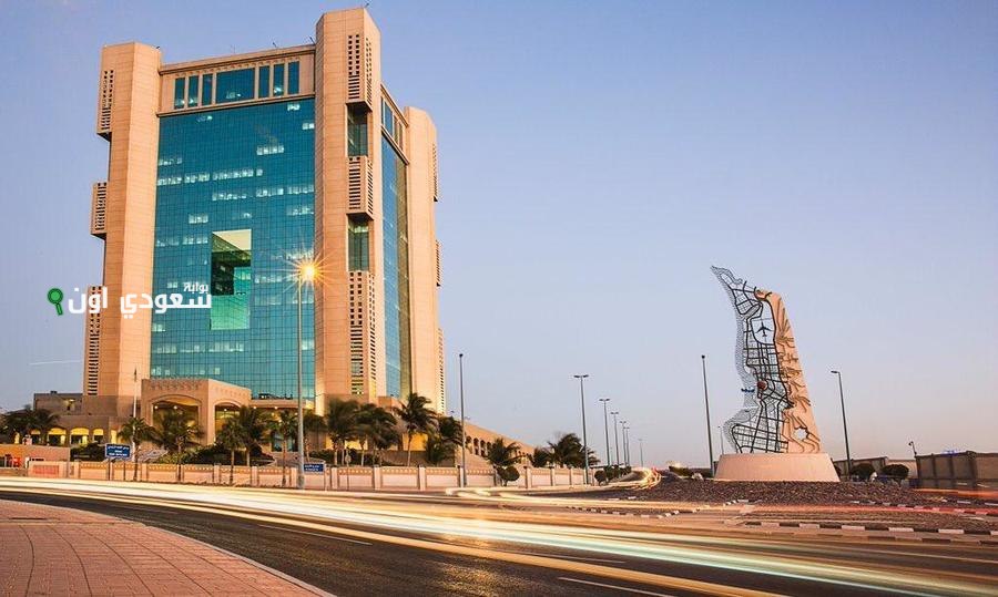 ضبط مقيم يقوم بتفريغ صهريج صرف صحي في شبكة تصريف مياه الأمطار بجدة