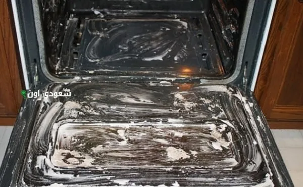 استخدمي شوية بيكربونات على الفرن