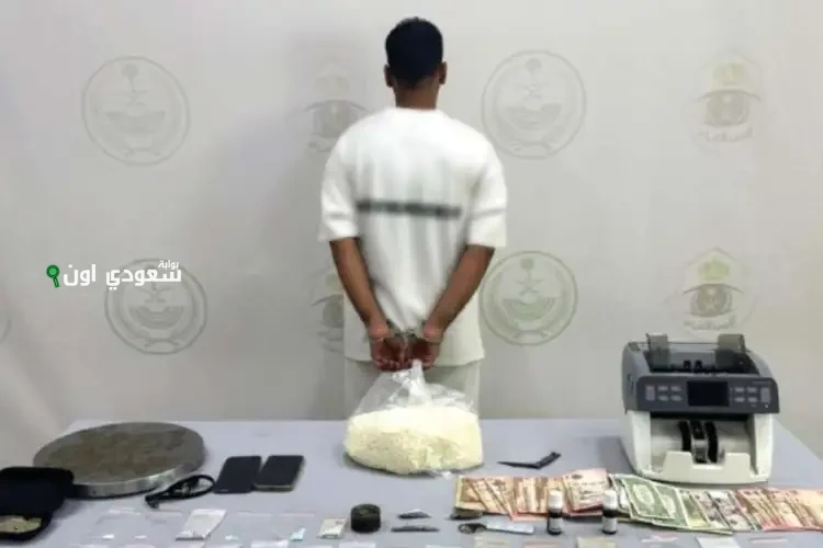الإطاحة بمقيم لترويجه المخدرات والأقراص المحظورة بجدة
