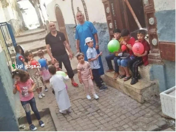 المواطنون يُواصلون زيارة الأقارب وتبادل التهاني في تاني أيام عيد الأضحى المبارك