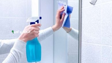جربي معلقة من صابون المواعين على نقطة خل ومش هتصدقي إزاي المرايات