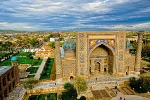 هل تستحق أوزباكستان الزيارة وما هي أفضل مناطقها السياحية للعوائل