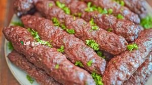 وصفة الكفتة المشوية على الفحم بمكون سري يخليها طرية جدا وطعمها زي الجاهزة بالظبط