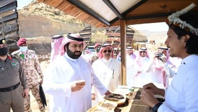 أمير جازان يقوم بجولة تفقدية في محافظة الريث ويلتقي بالمشايخ والأهالي